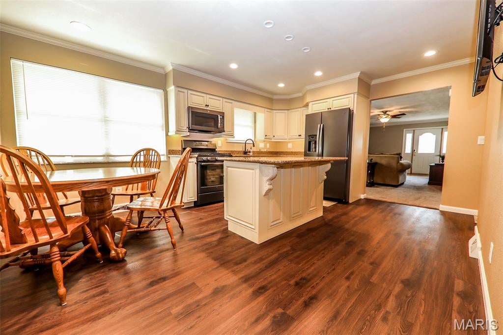 2200 Dawn Place