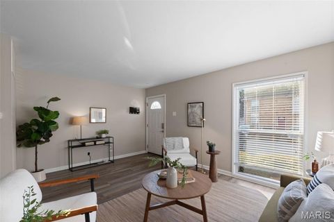 Tiny photo for 1178 Rue La Chelle Walk #1178, Creve Coeur, MO 63141 (MLS # 25075164)