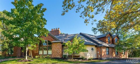 16 Holiday Lane St Louis MO 63131
