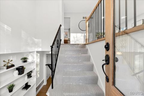 Tiny photo for 2 Thorncliff Ln, Kirkwood, MO 63122 (MLS # 25078167)