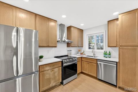 Tiny photo for 2 Thorncliff Ln, Kirkwood, MO 63122 (MLS # 25078167)