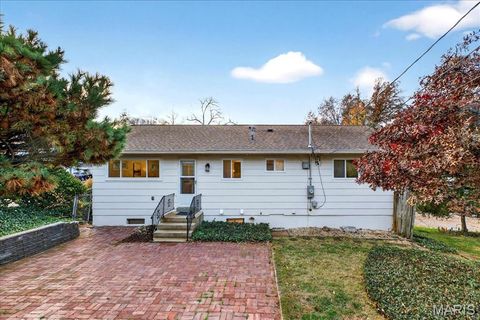 Tiny photo for 2 Thorncliff Ln, Kirkwood, MO 63122 (MLS # 25078167)