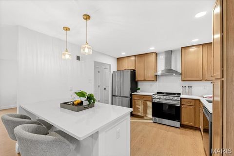 Tiny photo for 2 Thorncliff Ln, Kirkwood, MO 63122 (MLS # 25078167)