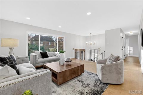 Tiny photo for 2 Thorncliff Ln, Kirkwood, MO 63122 (MLS # 25078167)