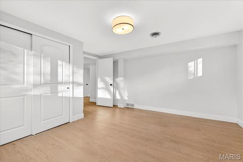 Tiny photo for 2 Thorncliff Ln, Kirkwood, MO 63122 (MLS # 25078167)