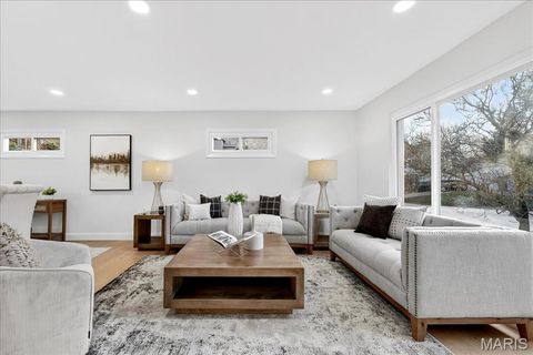 Tiny photo for 2 Thorncliff Ln, Kirkwood, MO 63122 (MLS # 25078167)