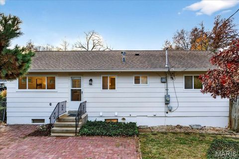 Tiny photo for 2 Thorncliff Ln, Kirkwood, MO 63122 (MLS # 25078167)