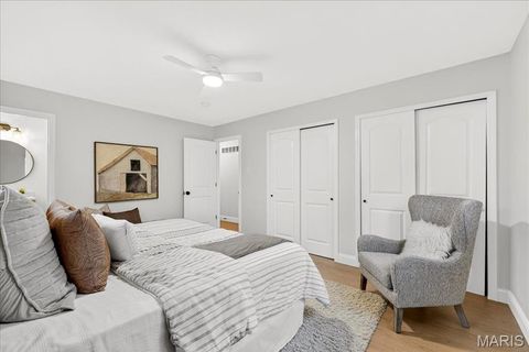 Tiny photo for 2 Thorncliff Ln, Kirkwood, MO 63122 (MLS # 25078167)