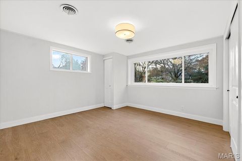 Tiny photo for 2 Thorncliff Ln, Kirkwood, MO 63122 (MLS # 25078167)