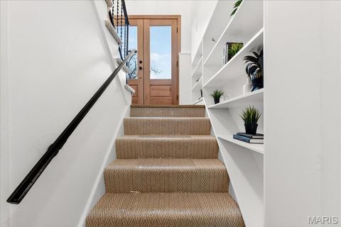 Tiny photo for 2 Thorncliff Ln, Kirkwood, MO 63122 (MLS # 25078167)