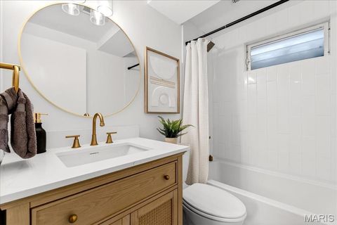 Tiny photo for 2 Thorncliff Ln, Kirkwood, MO 63122 (MLS # 25078167)