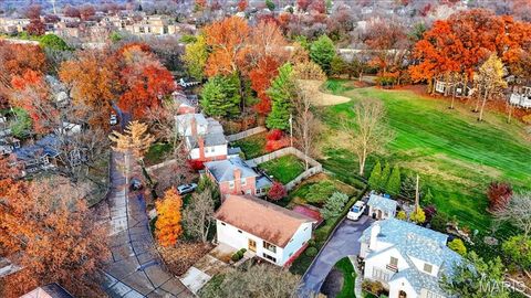 Tiny photo for 2 Thorncliff Ln, Kirkwood, MO 63122 (MLS # 25078167)