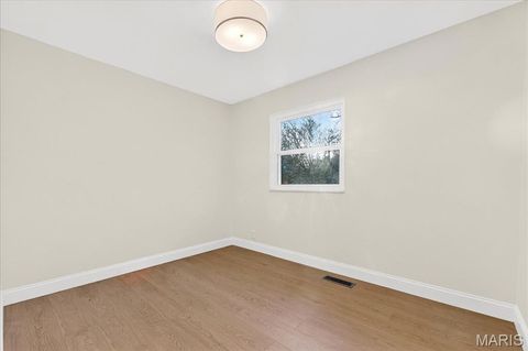 Tiny photo for 2 Thorncliff Ln, Kirkwood, MO 63122 (MLS # 25078167)