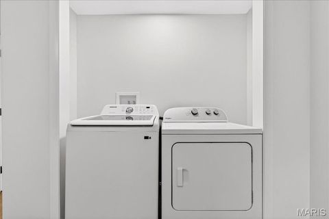 Tiny photo for 2 Thorncliff Ln, Kirkwood, MO 63122 (MLS # 25078167)