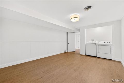 Tiny photo for 2 Thorncliff Ln, Kirkwood, MO 63122 (MLS # 25078167)