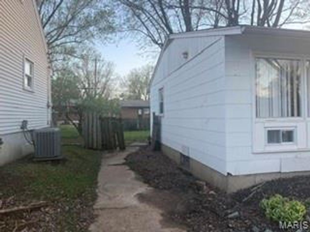 Photo of 1144 June Avenue, St Louis, MO 63138 (MLS # 26019657)