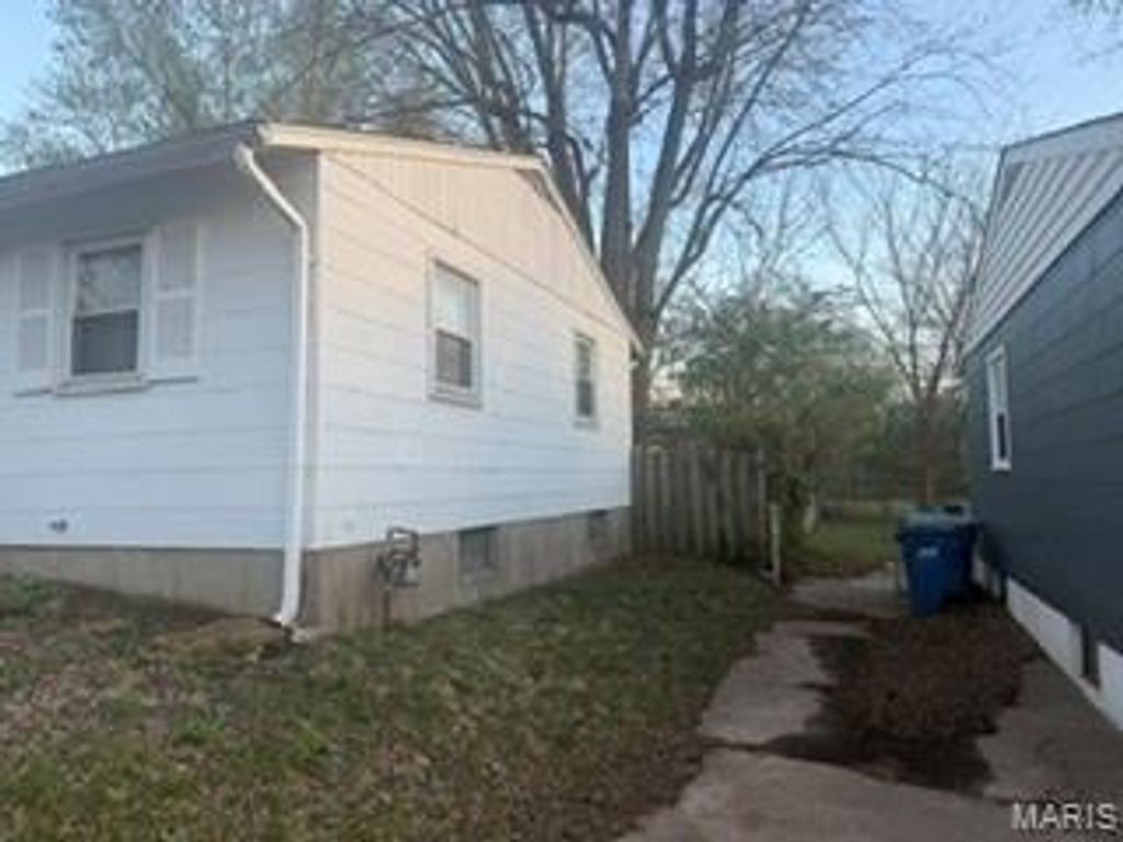 Photo of 1144 June Avenue, St Louis, MO 63138 (MLS # 26019657)