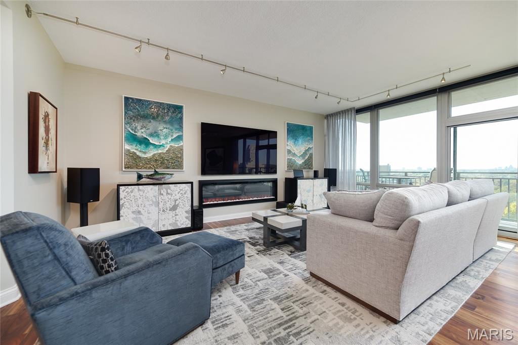 Park East Tower - Residential