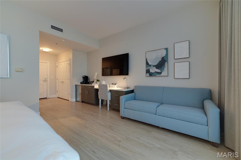 Park East Tower - Residential