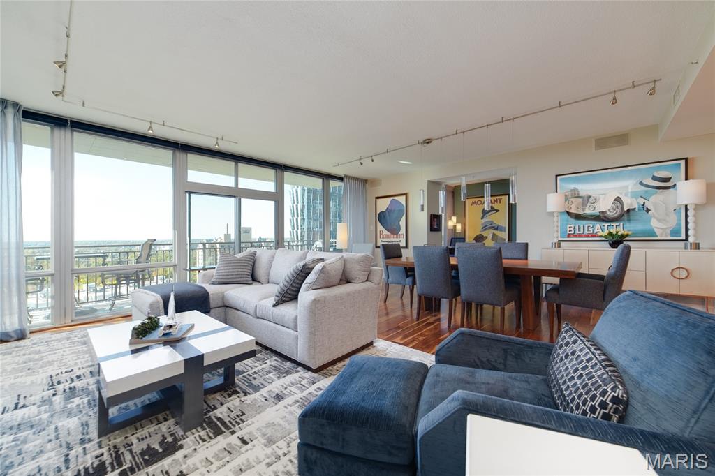 4909 Laclede Avenue 1706