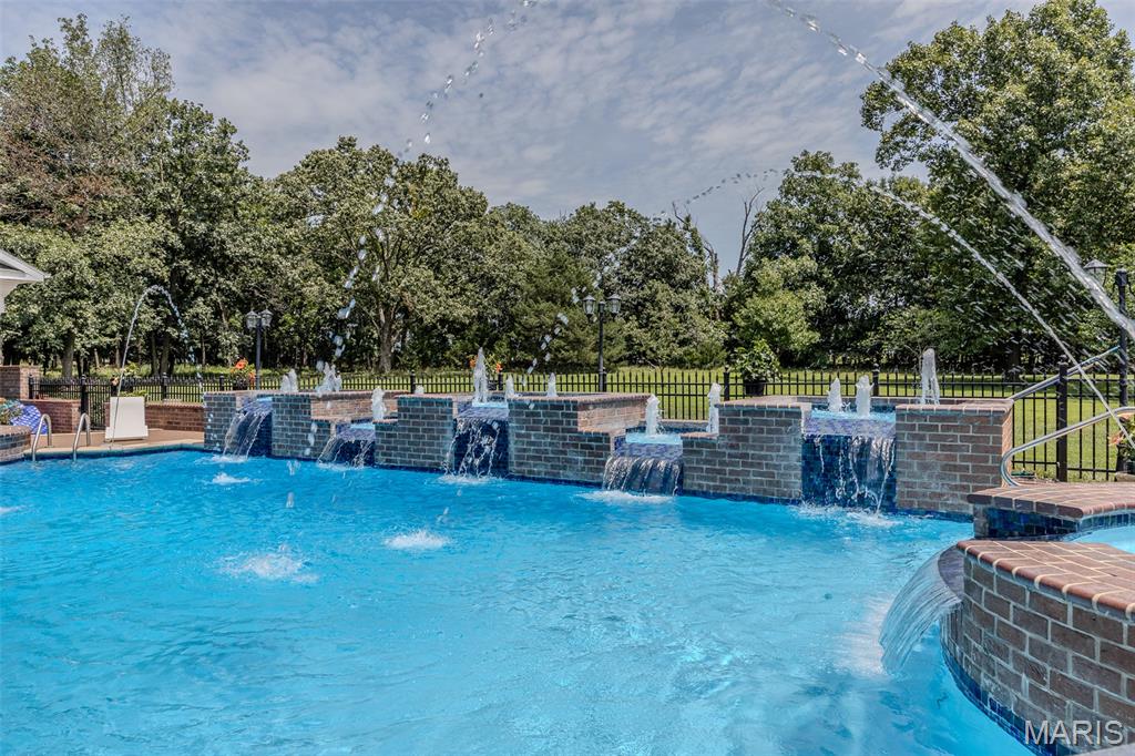 Fox Run Manors - Residential