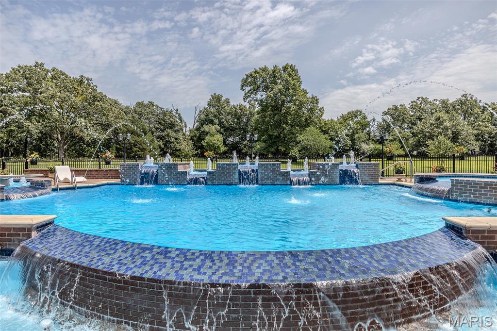 Fox Run Manors - Residential