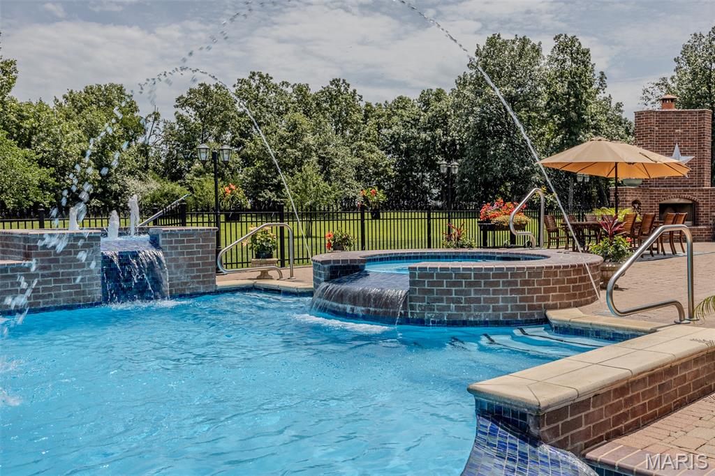 Fox Run Manors - Residential