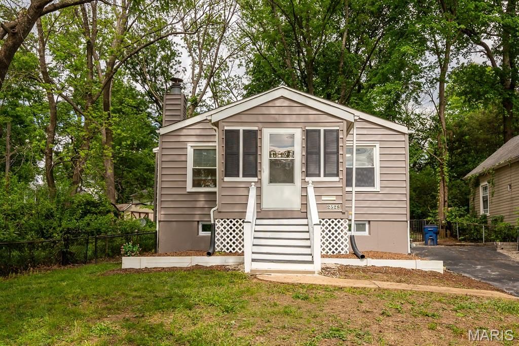 Photo of 2528 Creve Coeur Drive, Brentwood, MO 63144 (MLS # 26027051)