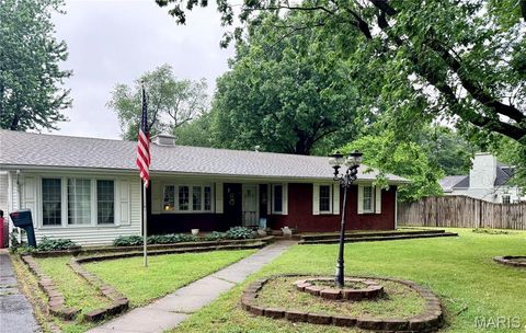 Photo of 25 Green Meadow Dr Dr, Sikeston, MO 63801 (MLS # 26031606)