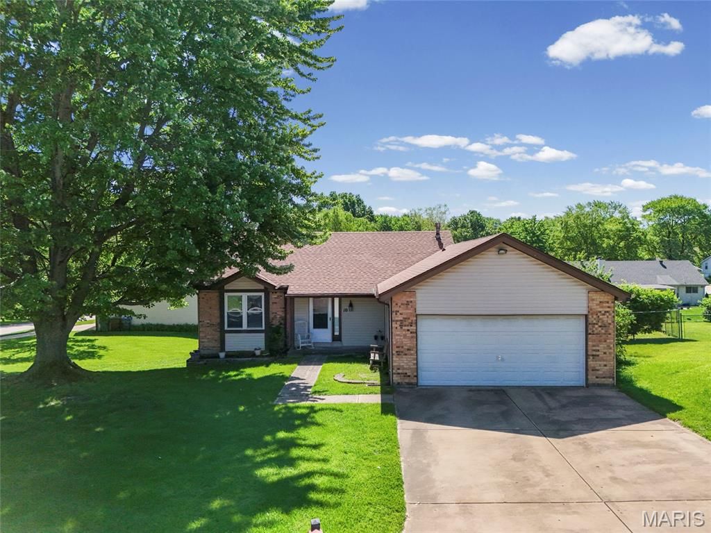 Photo of 10 Shadowridge Court, St Peters, MO 63376 (MLS # 26027033)
