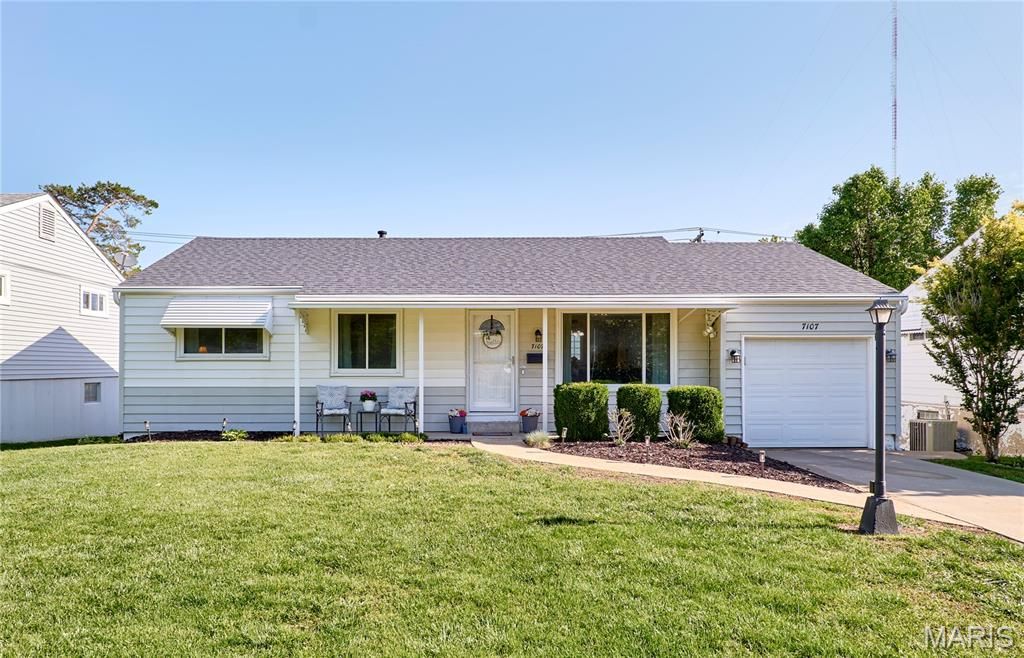 Photo of 7107 General Sherman Lane, St Louis, MO 63123 (MLS # 26026193)