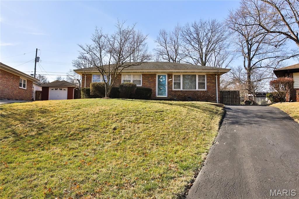 Photo of 9714 Willow Creek Lane, St Louis, MO 63119 (MLS # 26013376)