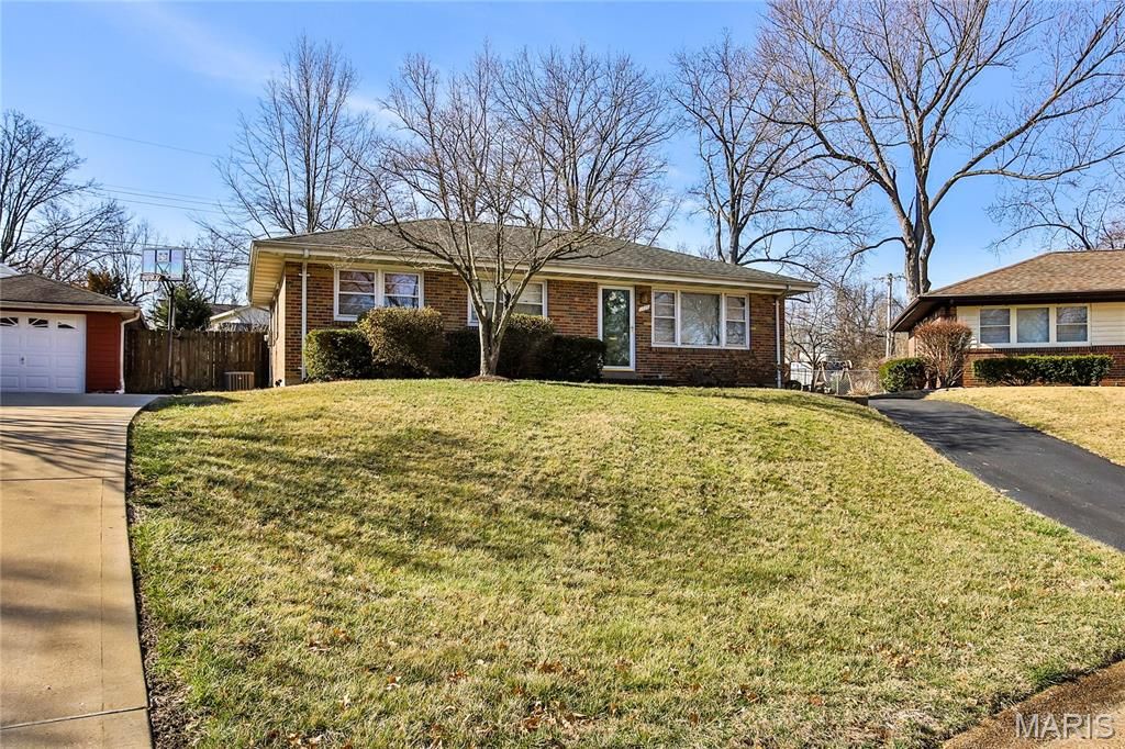 Photo of 9714 Willow Creek Lane, St Louis, MO 63119 (MLS # 26013376)