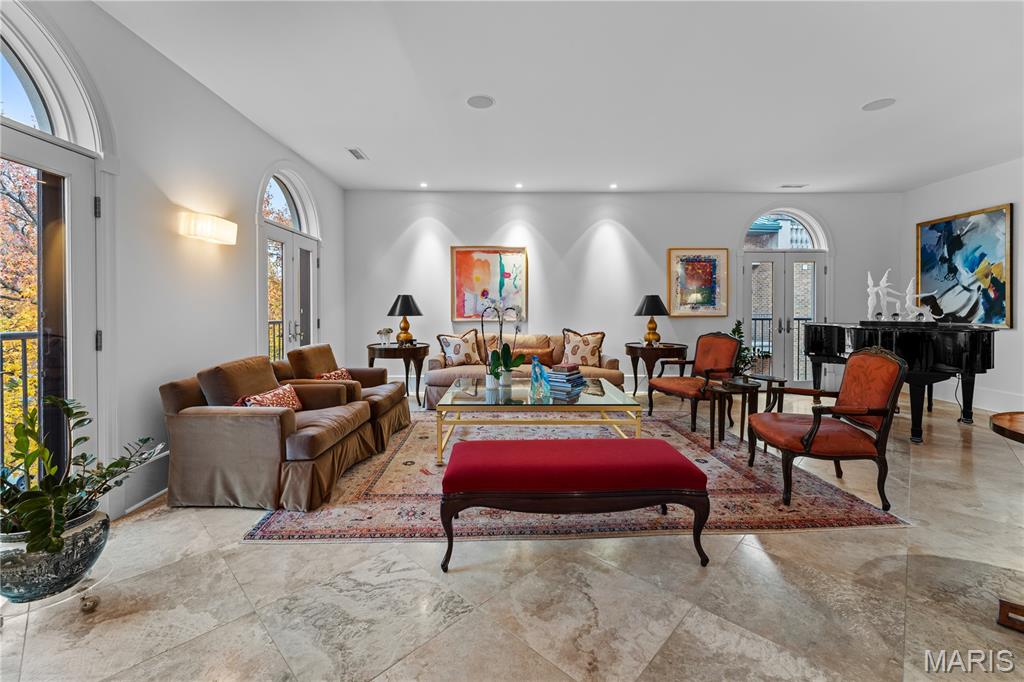 Shaw Park Villas Ph 2 Condo - Residential