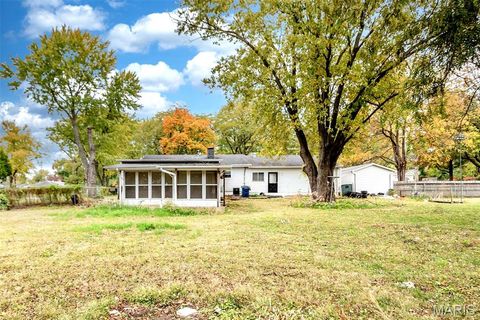 Tiny photo for 311 Utz Lane, Hazelwood, MO 63042 (MLS # 26030670)