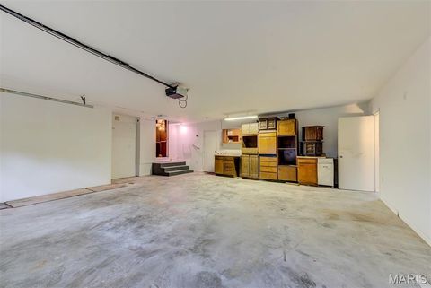 Tiny photo for 311 Utz Lane, Hazelwood, MO 63042 (MLS # 26030670)