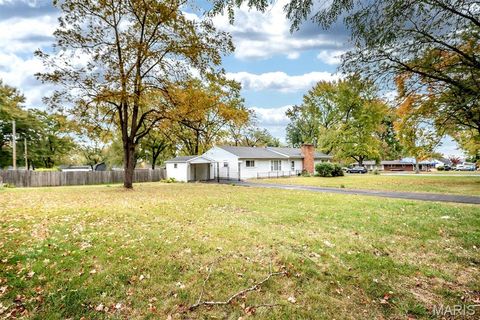 Tiny photo for 311 Utz Lane, Hazelwood, MO 63042 (MLS # 26030670)