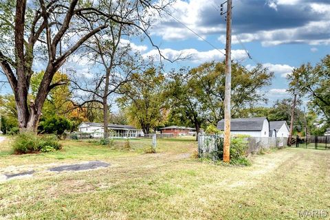 Tiny photo for 311 Utz Lane, Hazelwood, MO 63042 (MLS # 26030670)