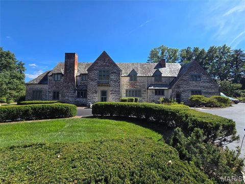 Photo of 2029 S Warson Road, St Louis, MO 63124 (MLS # 25059191)