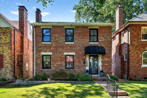 5872 Walsh Street St Louis MO 63109
