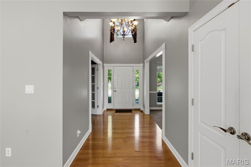 Photo of 208 Vonbehren Drive, Chesterfield, MO 63005 (MLS # 25079305)