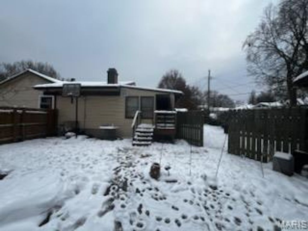 Photo of 1913 Park Avenue, St Charles, MO 63301 (MLS # 25079778)