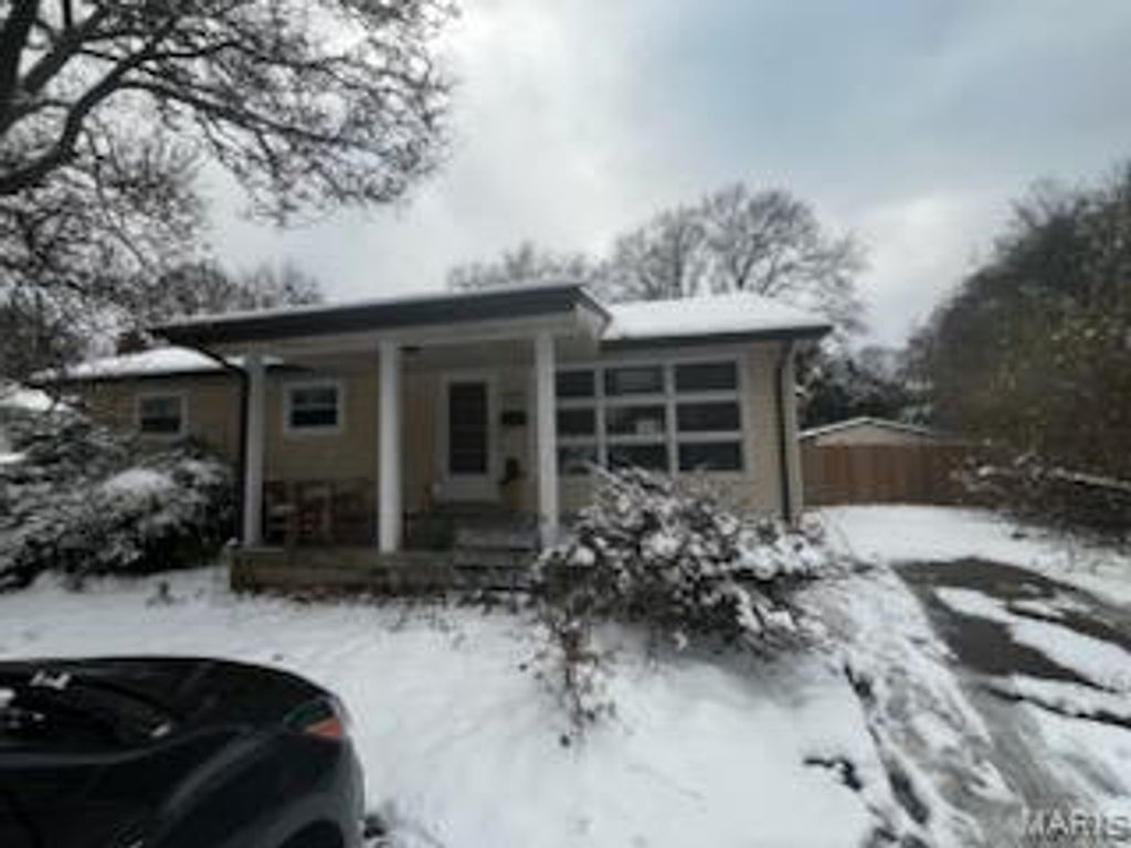 Photo of 1913 Park Avenue, St Charles, MO 63301 (MLS # 25079778)