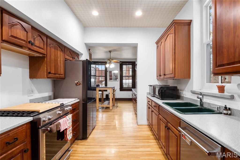 St Louis, Missouri 63104, United States, 3 Bedrooms Bedrooms, ,3 BathroomsBathrooms,Residential,Active,174003