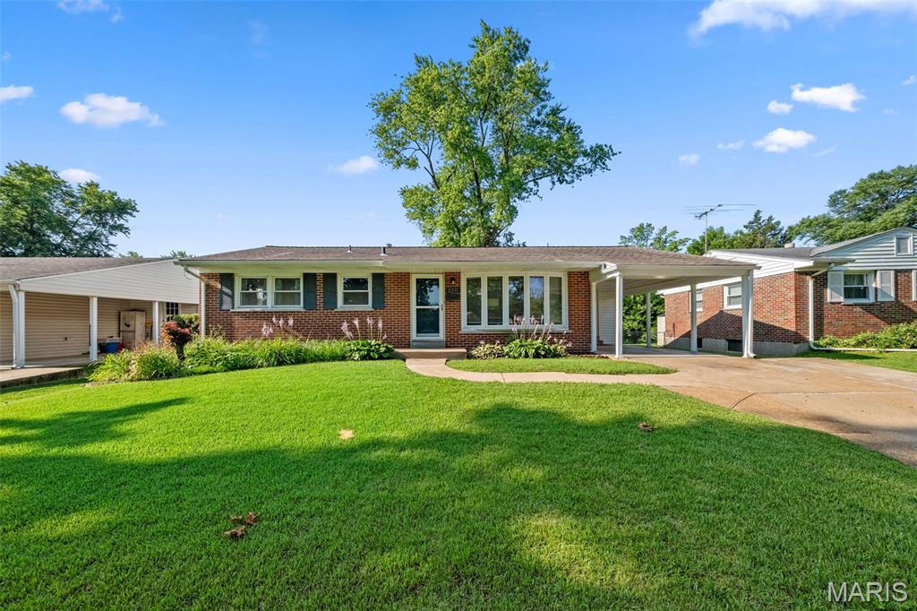 Florissant, Missouri 63031, United States, 3 Bedrooms Bedrooms, ,2 BathroomsBathrooms,Residential,Coming Soon,162129