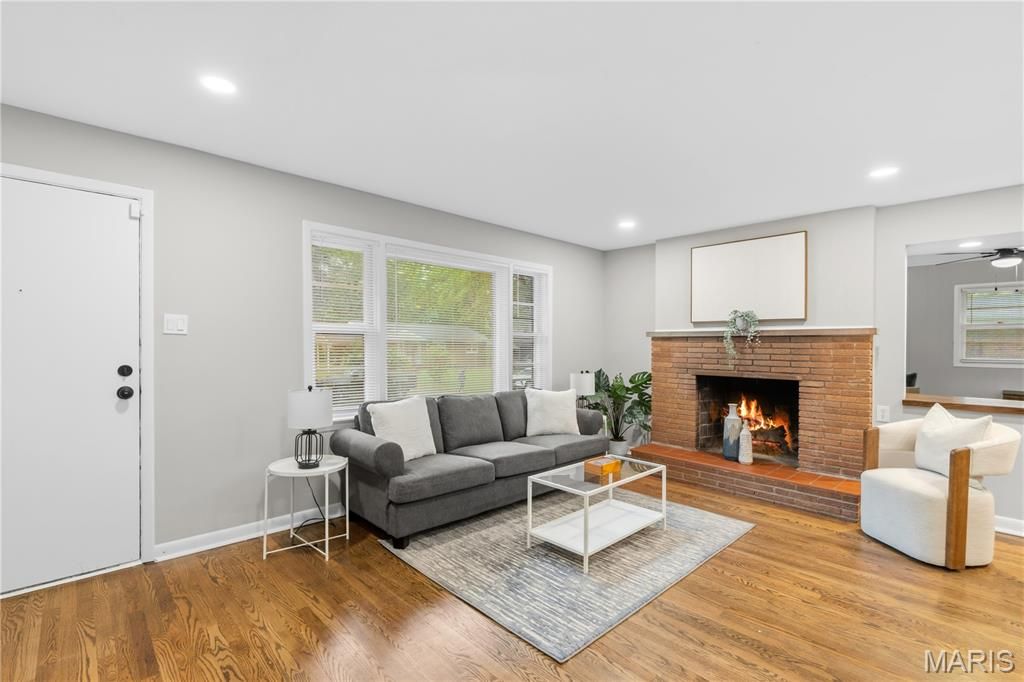 Photo of 931 Thatcher Avenue, Ferguson, MO 63135 (MLS # 26029450)