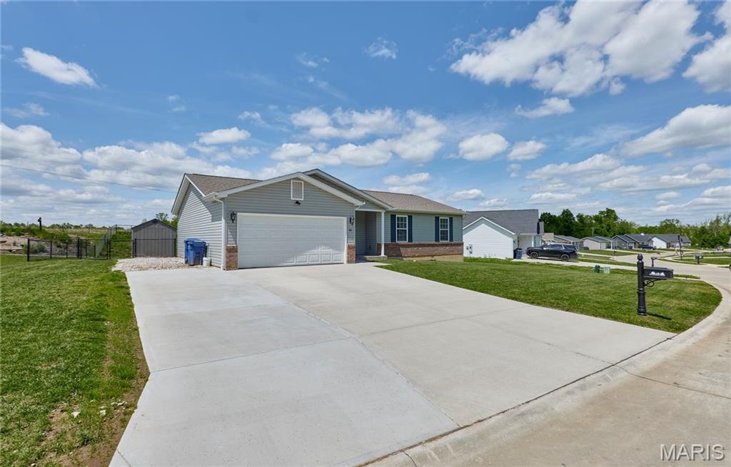 Photo of 121 Arundel Drive, Troy, MO 63379 (MLS # 26026421)