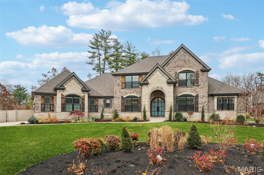 115 Ladue Pine Woods Place