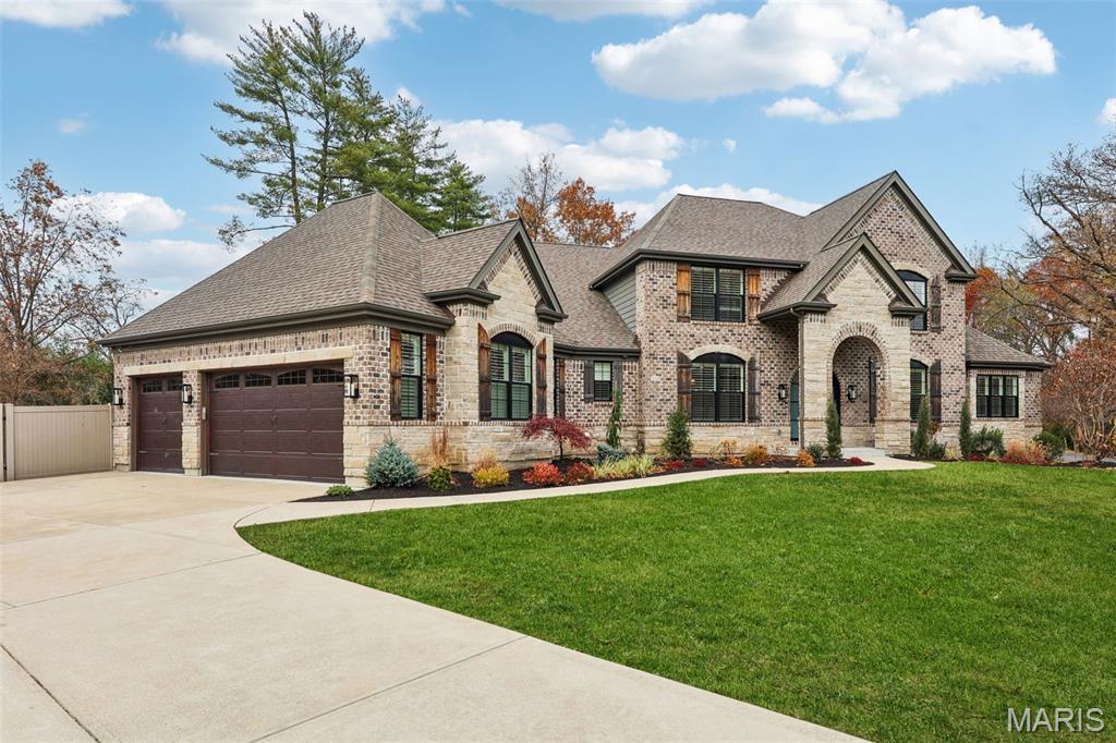 115 Ladue Pine Woods Place