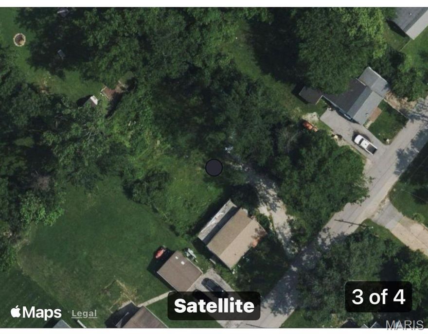 Excellent opportunity for development, lot of 16,000 square feet, there is construction of a house with 3 bedrooms (tear down), perfect lot for new construction, has public aqueduct and sewerage, excellent location, good school district.